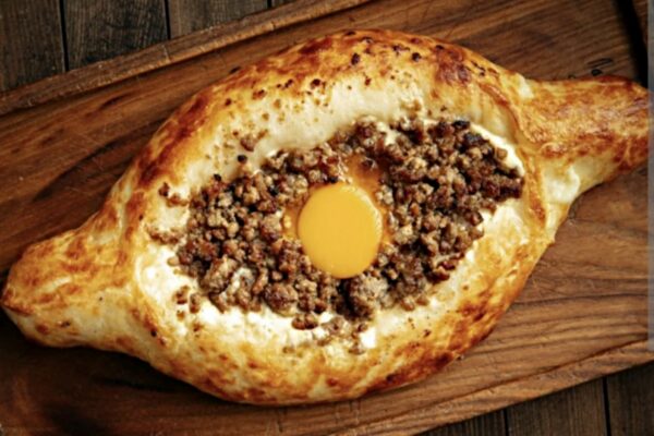 Хачапури по-аджарски с курицей и грибами 450гр